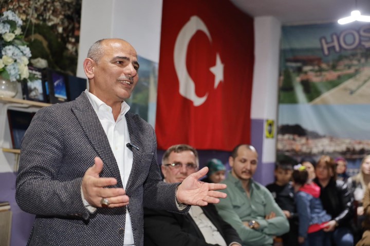 Bakan St, "Laf Deil, Hizmet Ve Eser rettik"