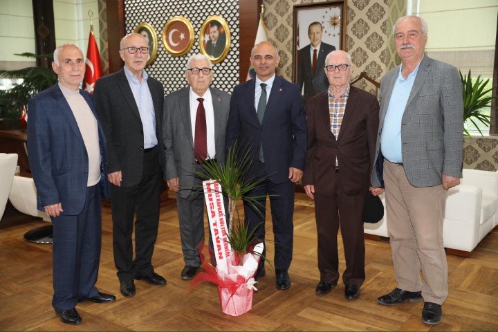 Bakan St, "Krfez, Tm Renkleriyle Gzel"