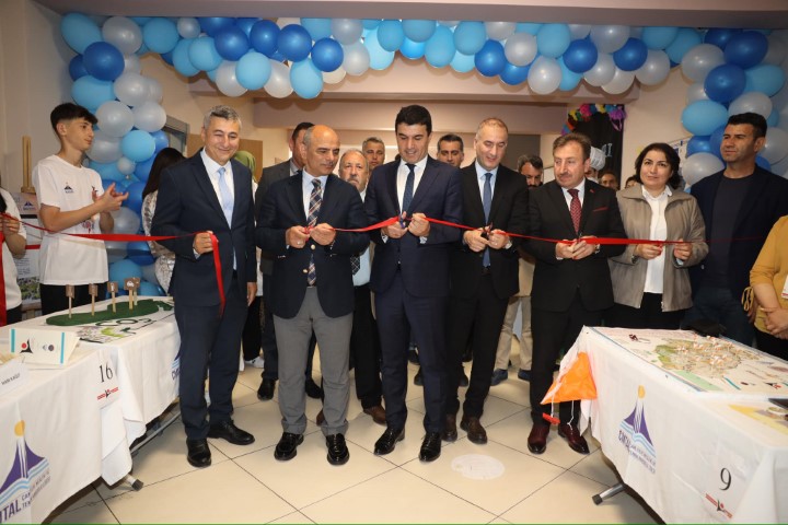 St, "Trkiyenin Gelecei Sizlere Emanet"