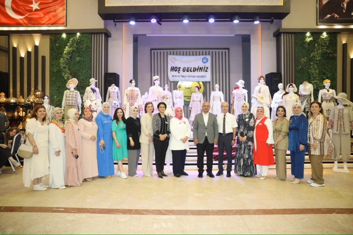 Krfezli Kadnlardan El Emei Sergisi