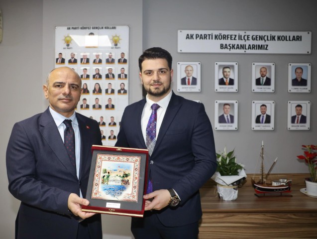 Bakan Stten AK Genlere Ziyaret