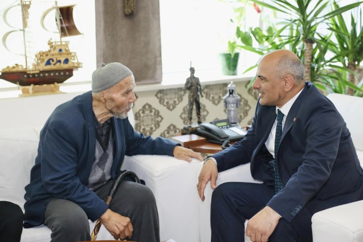 Bakan St, "Hep Beraber Krfeziz"